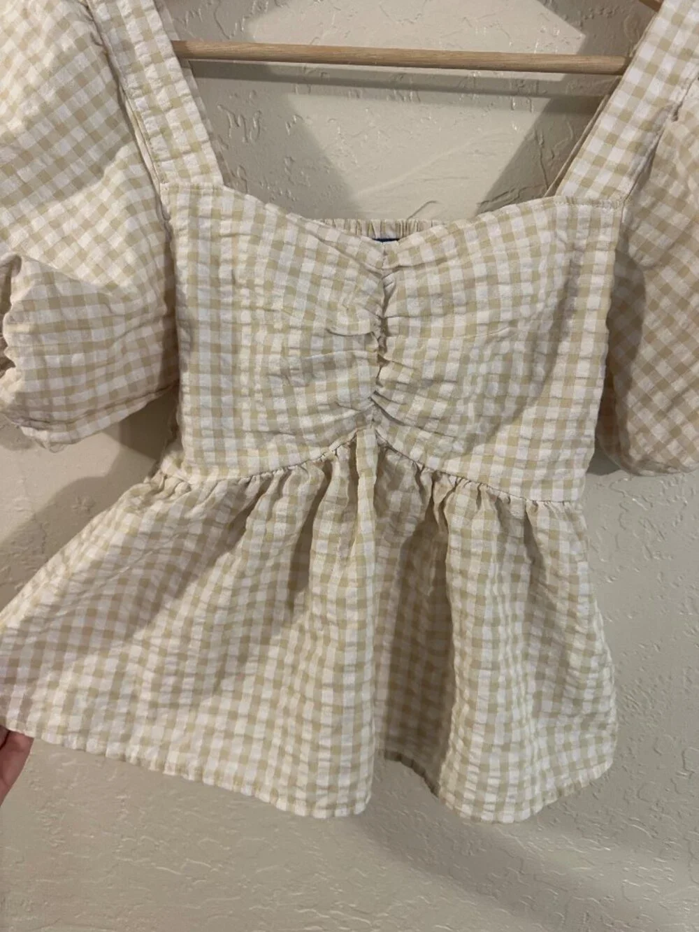 Old Navy Gingham Taupe Babydoll Puff Sleeve Seersucker Cropped Blouse